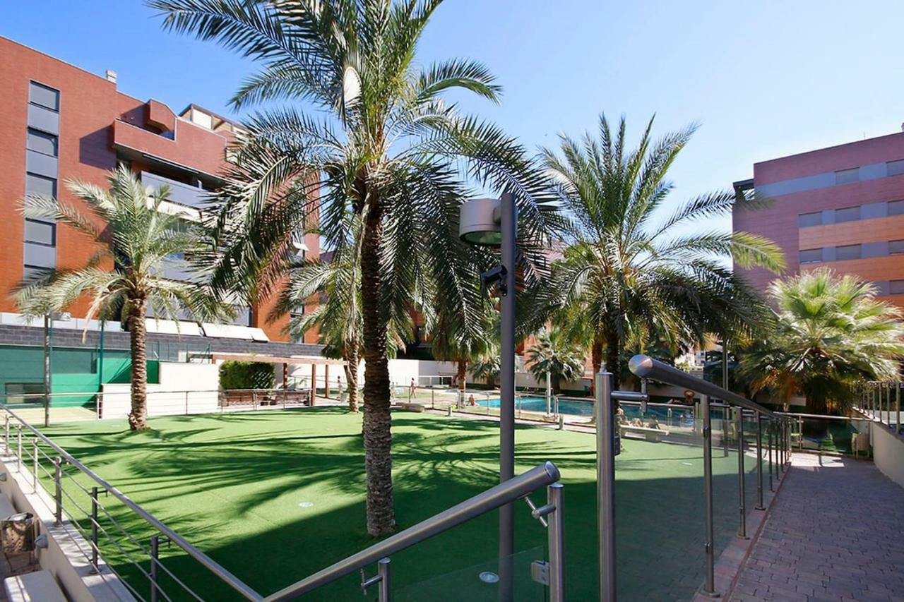 Apartamento Forum-Ciencias Con Piscina, Gym & Parking Granada Luaran gambar
