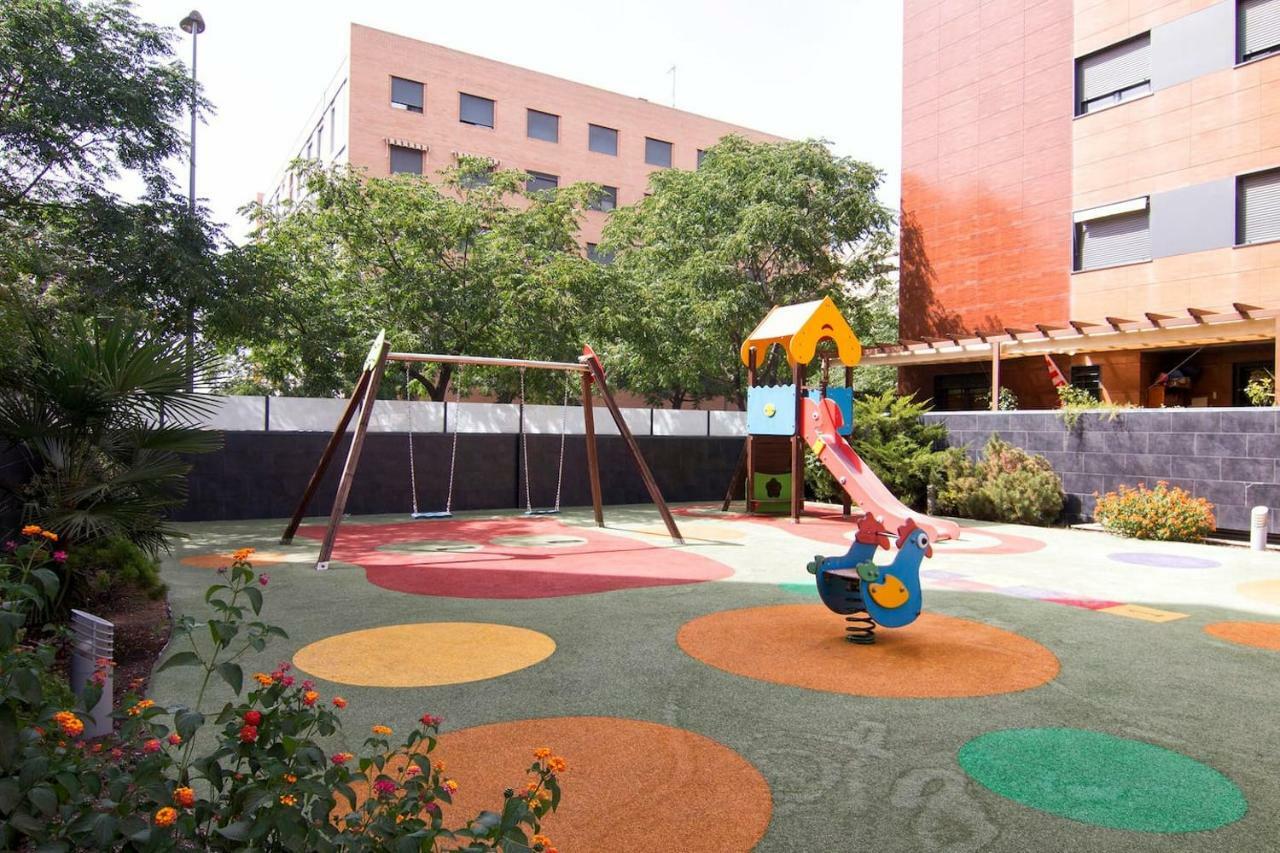 Apartamento Forum-Ciencias Con Piscina, Gym & Parking Granada Luaran gambar