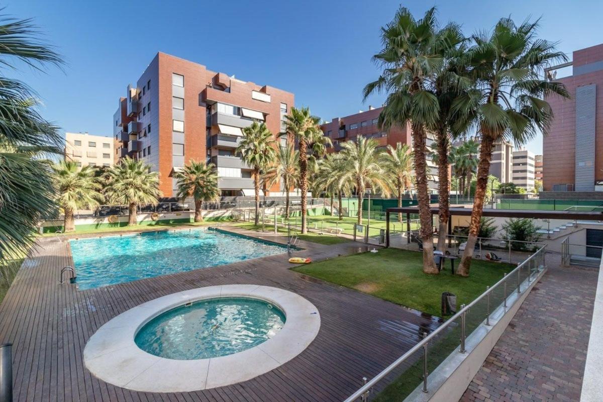 Apartamento Forum-Ciencias Con Piscina, Gym & Parking Granada Luaran gambar