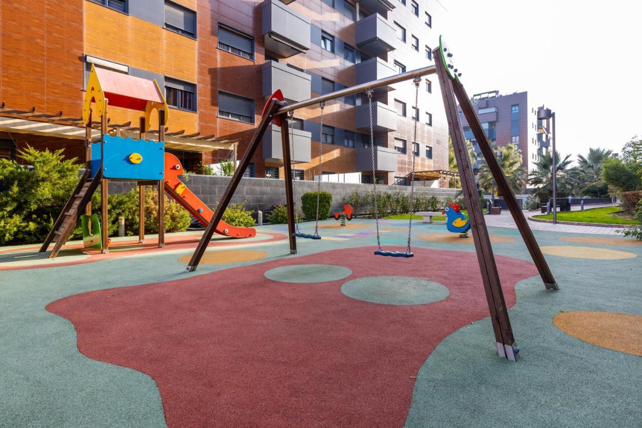 Apartamento Forum-Ciencias Con Piscina, Gym & Parking Granada Luaran gambar